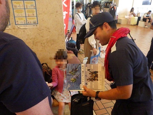 船長入港報告、一番右は川村氏
