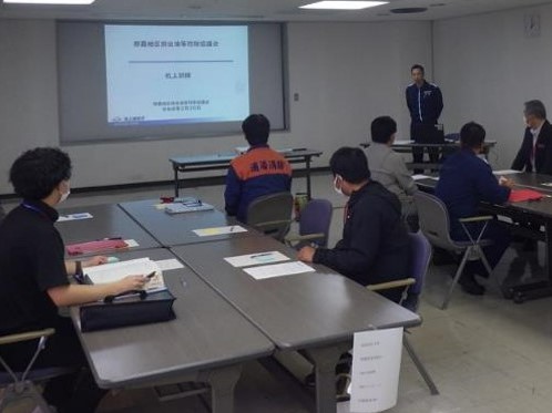 巡視船せっつ出迎え、最左翼は川村氏