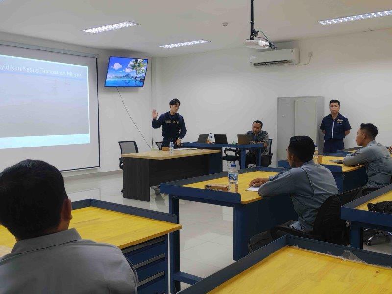 Lecture on Oil Spill Investigation