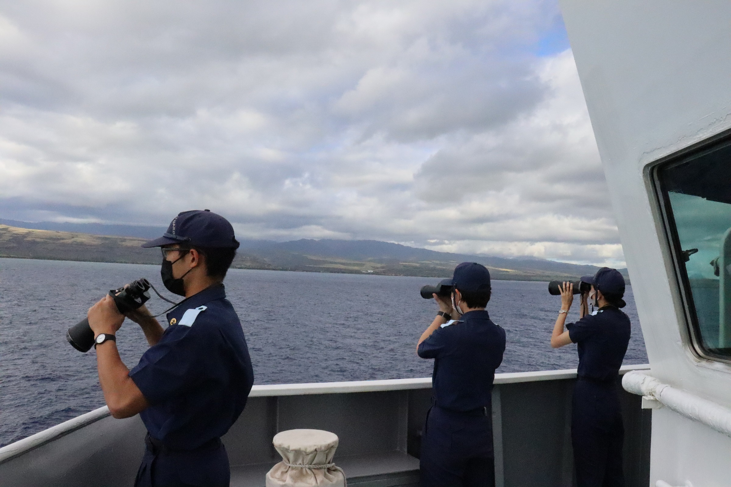 search a missing diver off Kauai