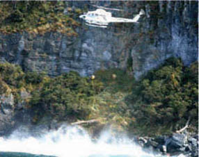 �w���R�v�^�[�ɂ��݂�グ�~��