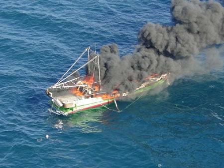 船舶火災の様子
