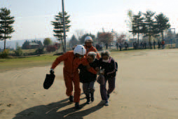 �q��@����ɂ��Z���̗U��