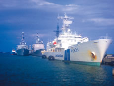 PSI海上阻止訓練に参加した巡視船「しきしま」