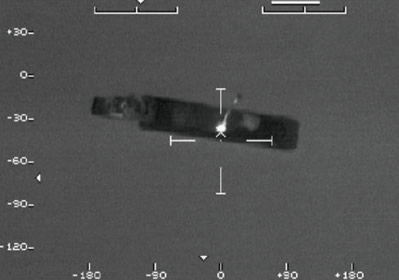 ��A�ɏ悶�d�@�Ō��ݔp�ނ�s�@��������D���i�q��@����ԊO���Î����u�ɂĎB�e�j