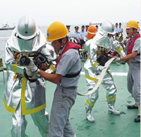 �h�Έ߂𒅂ČP�����s�����K��