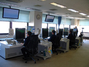 �C���ʃZ���^�[�^�p�ǐ���