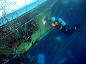 船内の捜索救助