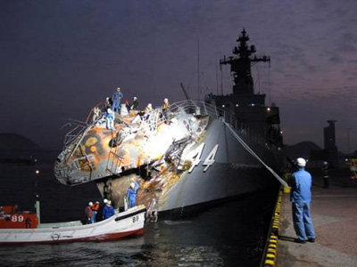 衝突後の護衛艦
