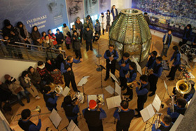 ������ōs��ꂽ�N���X�}�X�R���T�[�g�̗l�q