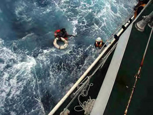 �����D�ɂ��Y���҂��~������l�q