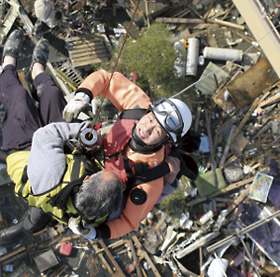 �w���R�v�^�[�ɂ��݂�グ�ɂ���āA�Ǘ������Ɖ�����Z�����~������@���~��m�i����23�N3��13���A�{�錧�Ί��s�j