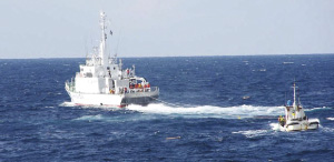 ���l�ŕY�����Ă�����ƑD�������q���Ί��`�Ɍ����������D�u���Ԃ��܁v�i����23�N3��23���A���������n�`������70km�j