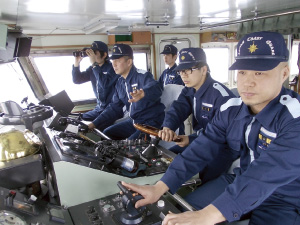 �����C�����ӊC��̂��傤���ɏ]�����鏄���D��g��