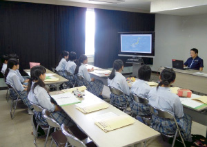 ���q���Z���ɑ΂���Ɩ������̗l�q