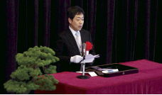 海上保安学校卒業生を激励する青木国土交通大臣政務官