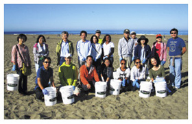 西村副領事(左から3番目:下)