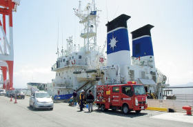 巡視船「でじま」による支援活動(熊本港)