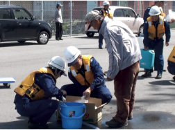 �����x���̗l�q�i�F�{�`�j