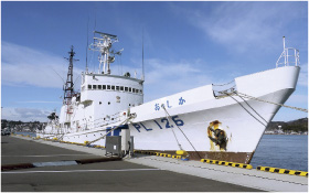 解役直前の巡視船「おしか」(宮城県塩釜港)