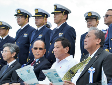 ���@���̃t�B���s���哝�́i���񒆉��E�j