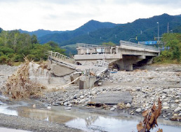 �͐�×��ɂ�铹�H���f