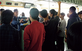 �D���ɂċƖ�����