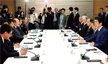 �ߘa���N12���̊֌W�t����c�̗l�q