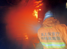 ����~���