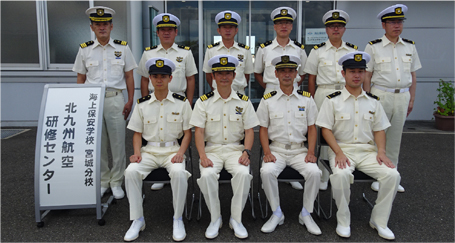 �C������̎ʐ^�B�e�i�O�i�E����1�l�ځA4�l�ڂ����C���j