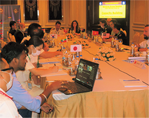 HACGAM人材育成<br>ワーキンググループ<br>(私は左から3番目です。)