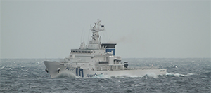 荒天下で任務につく巡視船