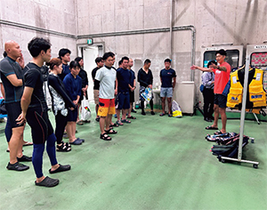 ���C����l�q