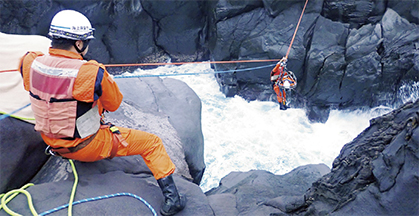 ����~���