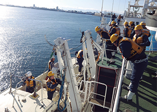 搭載艇揚降訓練