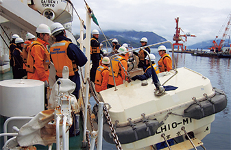 搭載艇揚降訓練