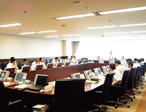 �ݗ��������̃��f�B�J���R���g���[�����c���̗l�q