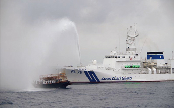 �k���N���D�ɕ��������鏄���D