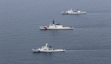 �{���~���P��