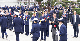 卒業生を見送る国土交通大臣