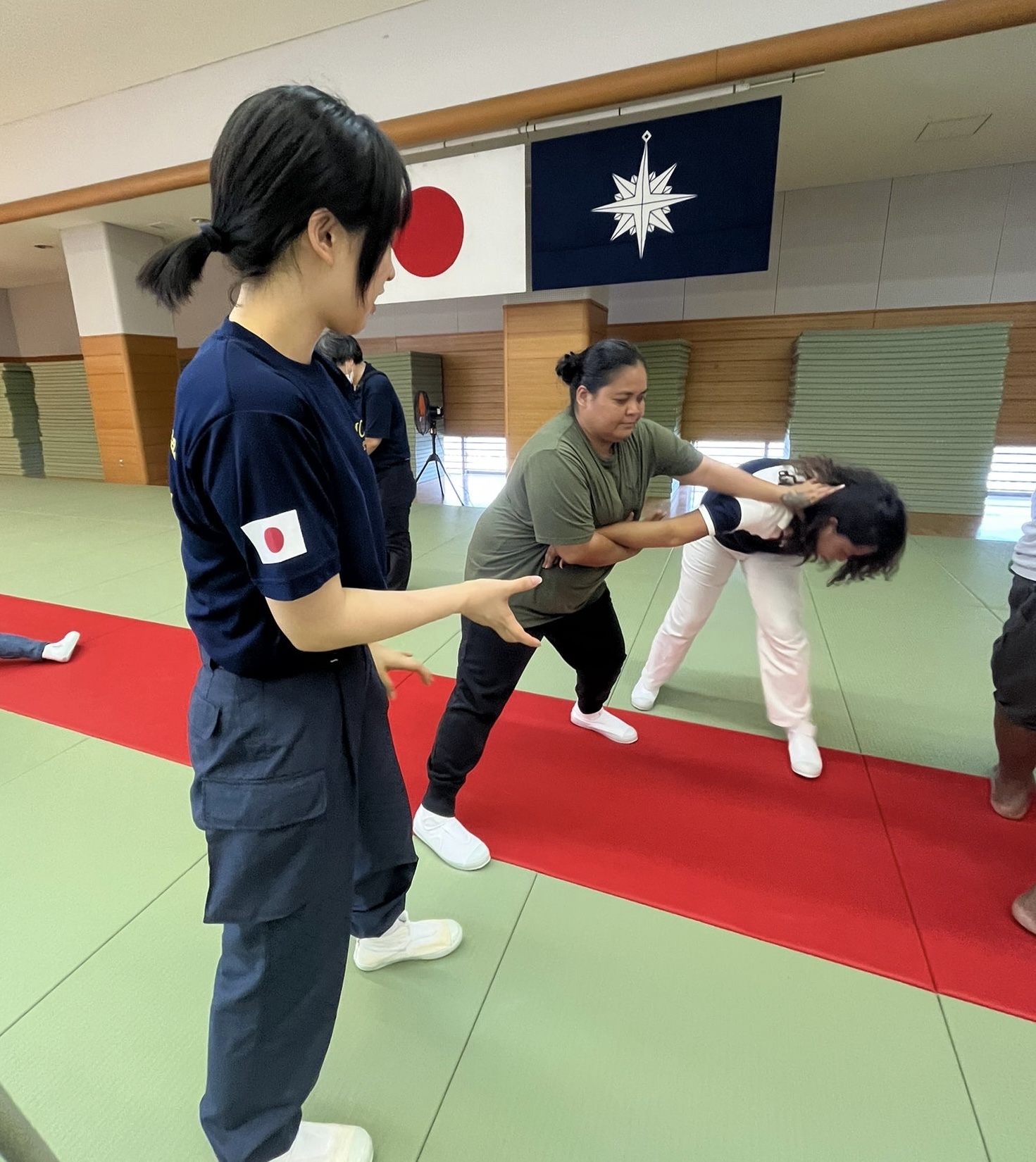 制圧訓練(横浜防災基地) 制圧訓練(横浜防災基地)