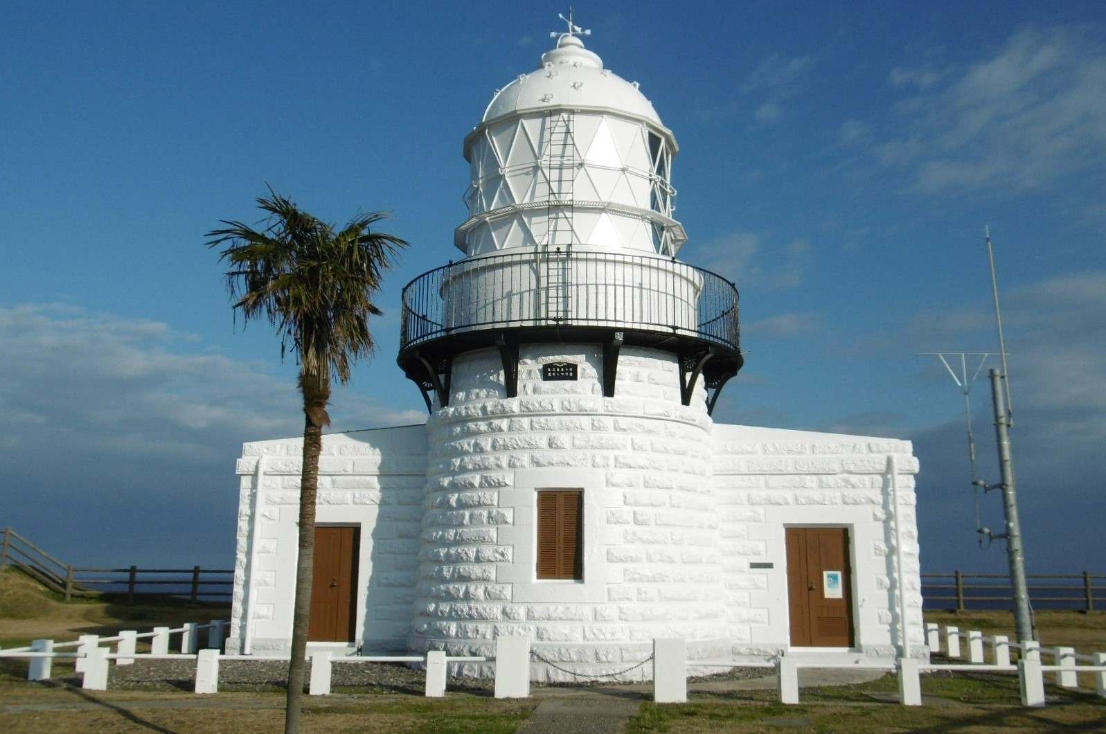 禄剛埼灯台全景