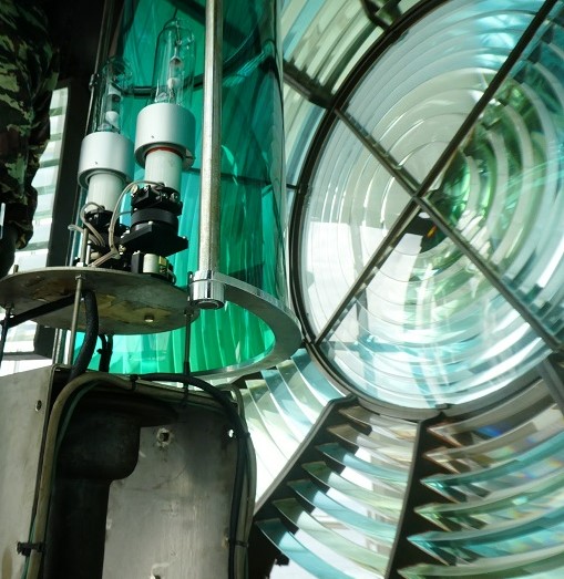 剱埼灯台の古い電球