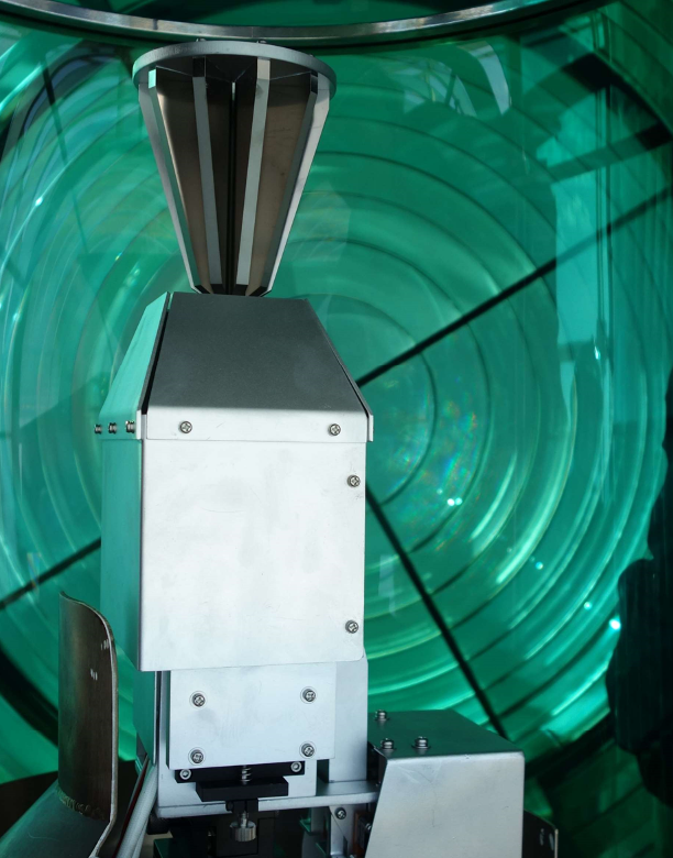 剱埼灯台　LED光源設置後