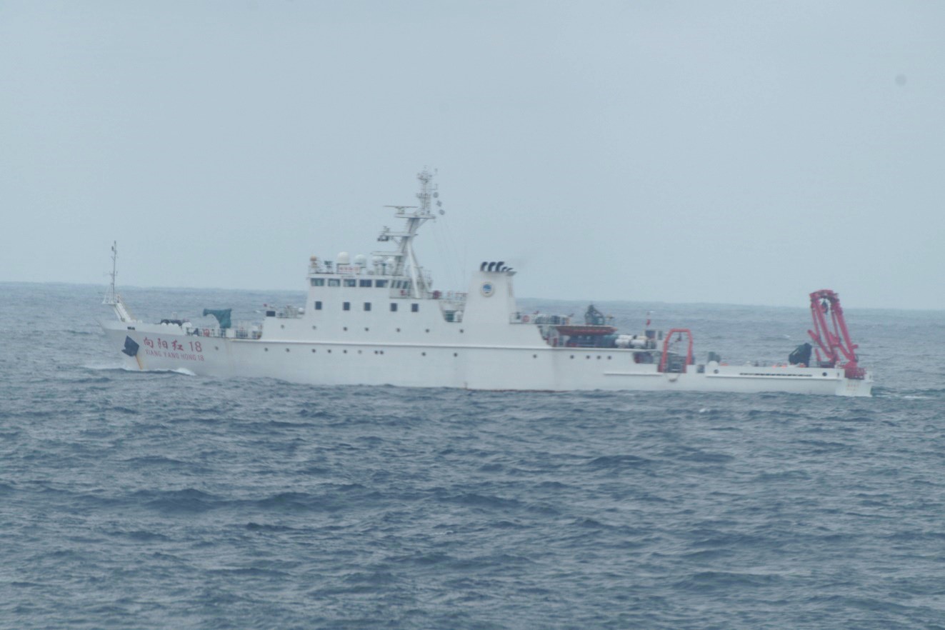 中国海洋調査船「向陽紅18」全体像